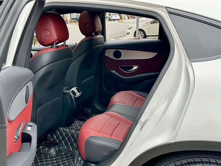 Photo 8 - Mercedes-Benz GLC-Class Coupe