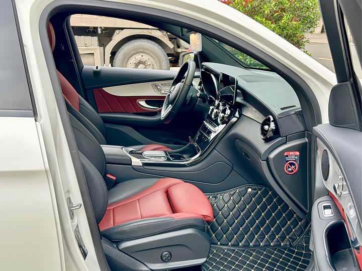 Photo 9 - Mercedes-Benz GLC-Class Coupe