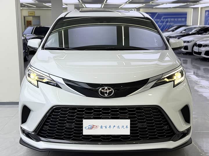 Фото 1 - Toyota Granvia