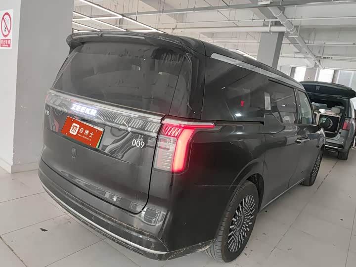 Фото 6 - Zeekr 009
