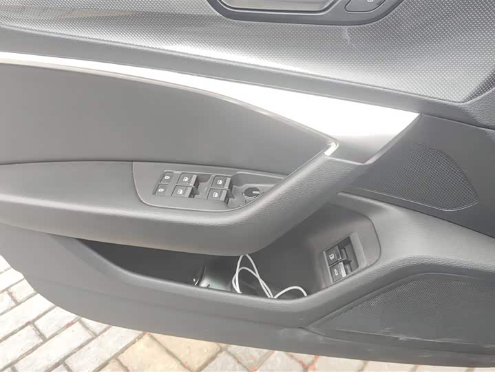 Фото 7 - Audi A6L Hybrid