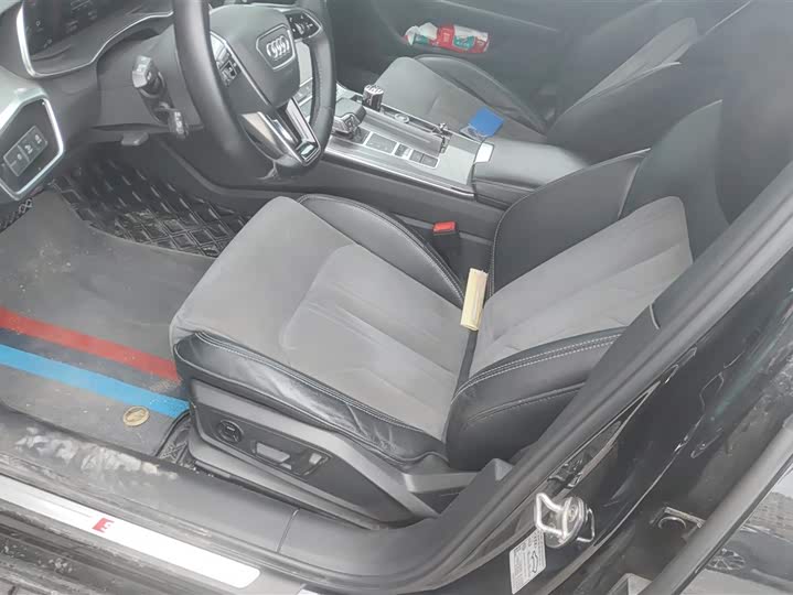 Фото 9 - Audi A6L Hybrid