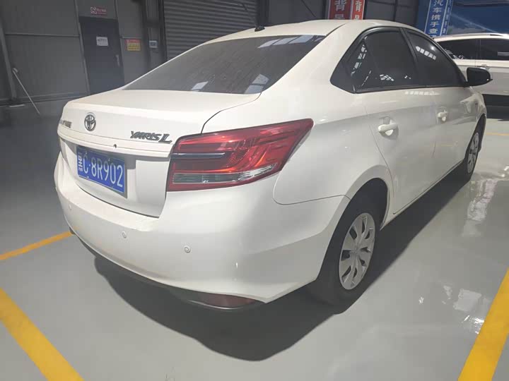 Фото 4 - Toyota Yaris L