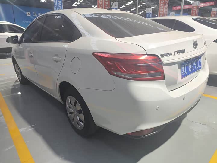 Фото 5 - Toyota Yaris L