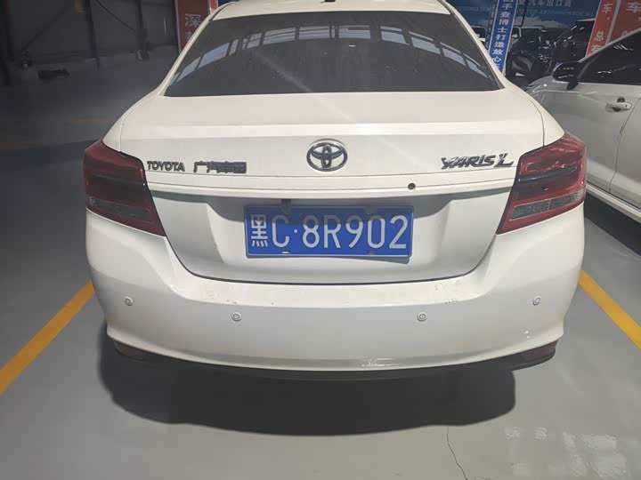 Фото 6 - Toyota Yaris L