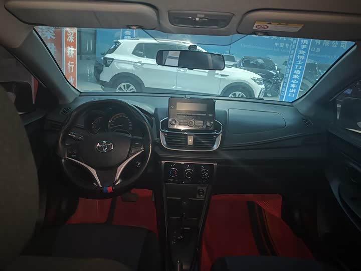 Фото 7 - Toyota Yaris L