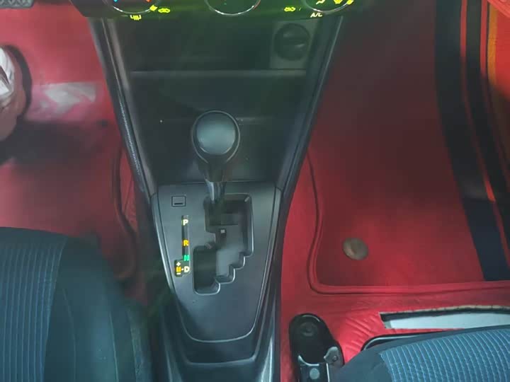 Фото 9 - Toyota Yaris L