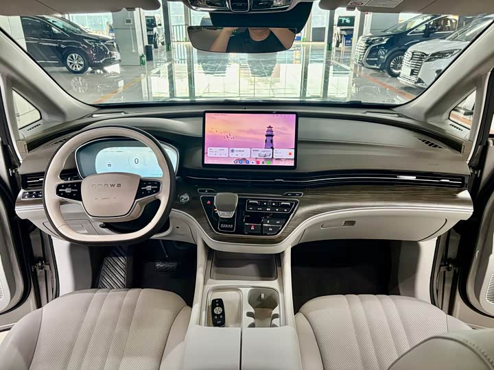 Фото 6 - Roewe iMax 8 EV