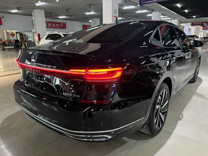 Фото 7 - Volkswagen Passat