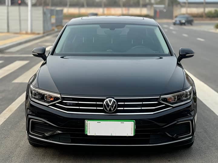 Photo 2 - Volkswagen Magotan GTE Hybrid