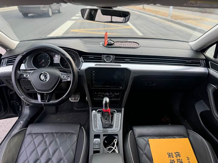 Photo 5 - Volkswagen Magotan GTE Hybrid