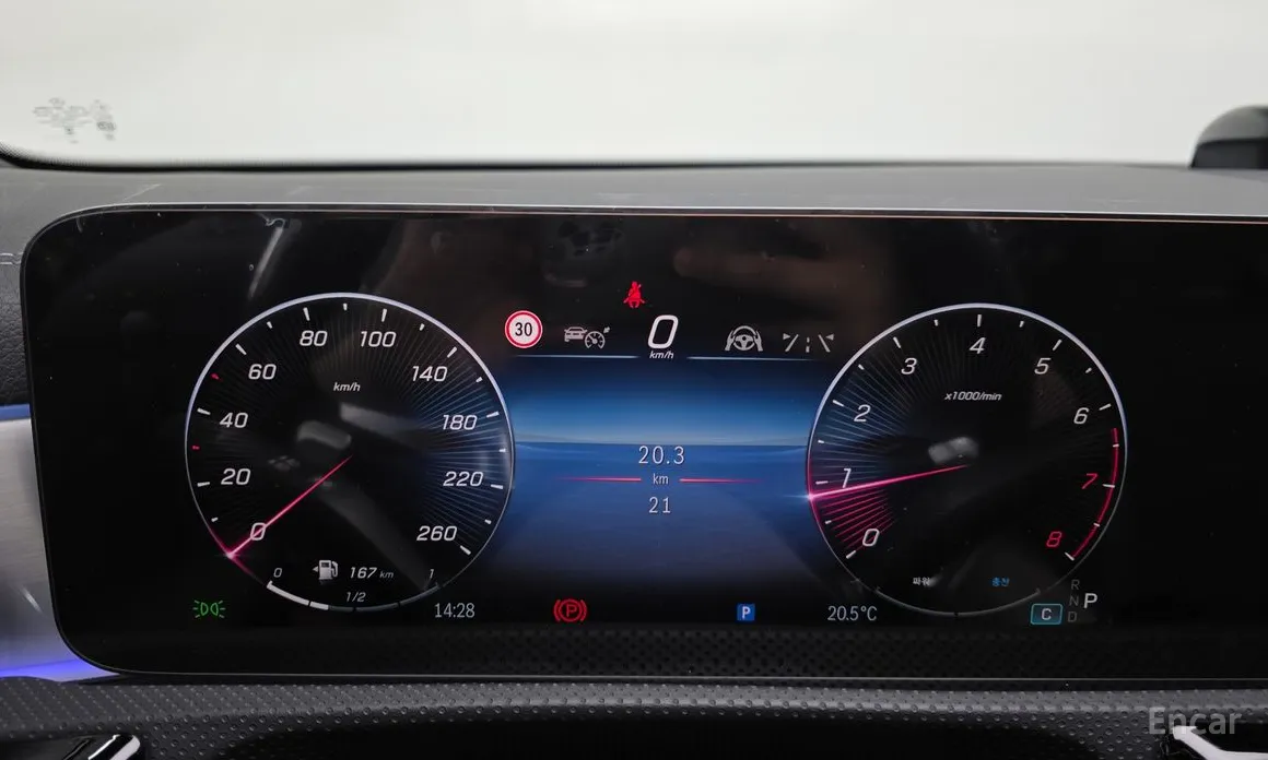 Фото 8 - Mercedes-Benz CLA-Class