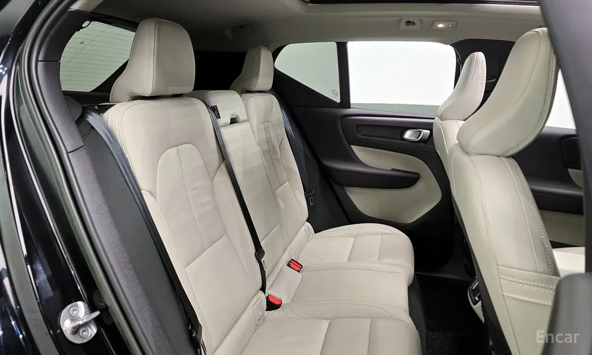 Фото 12 - Volvo XC40