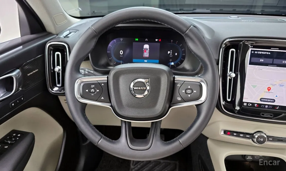 Фото 13 - Volvo XC40