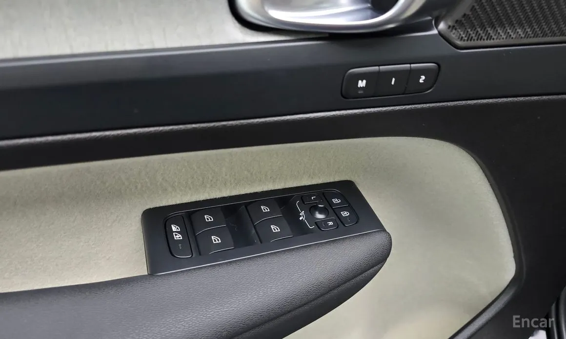 Фото 17 - Volvo XC40