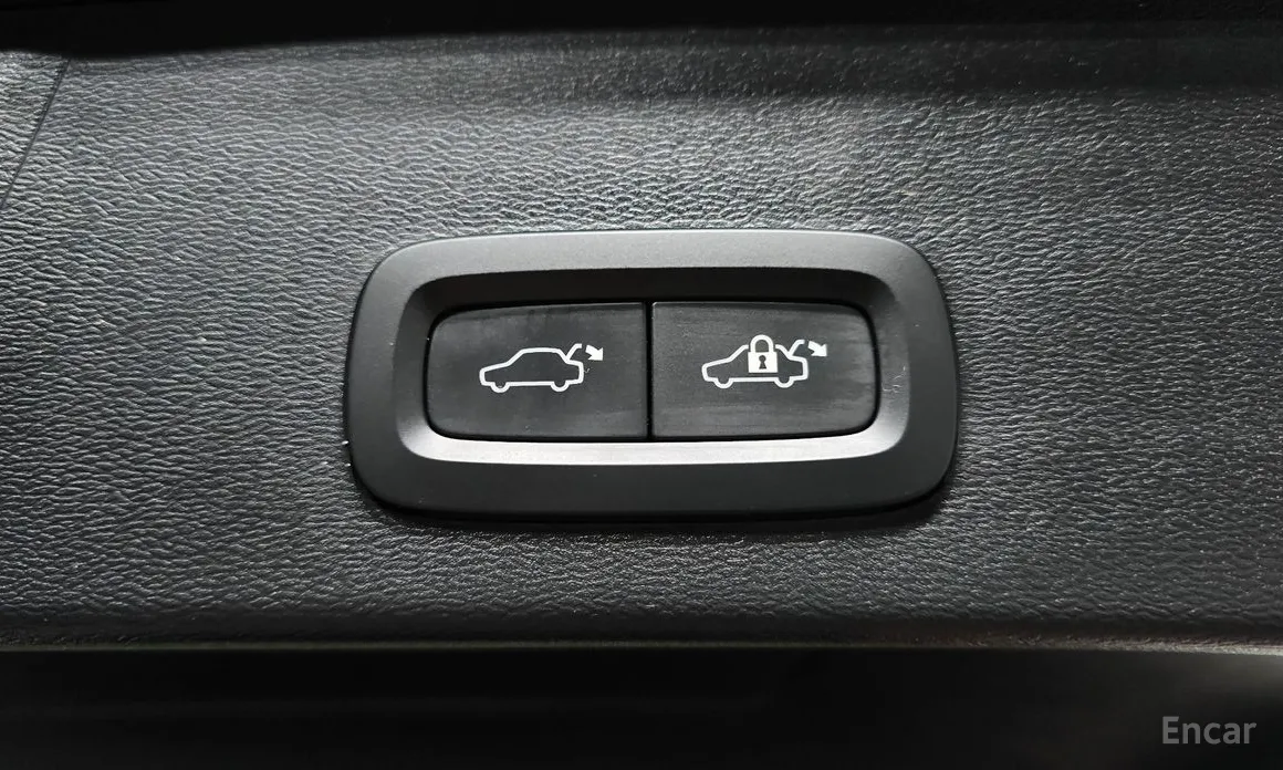 Фото 19 - Volvo XC40