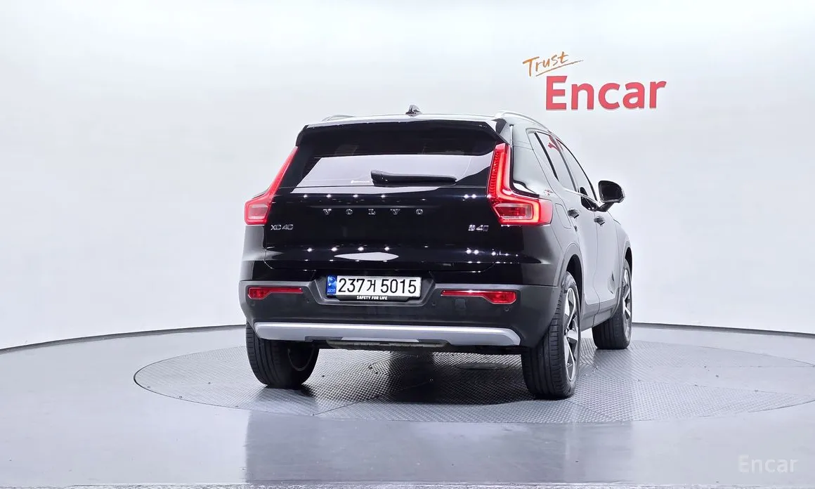Фото 4 - Volvo XC40