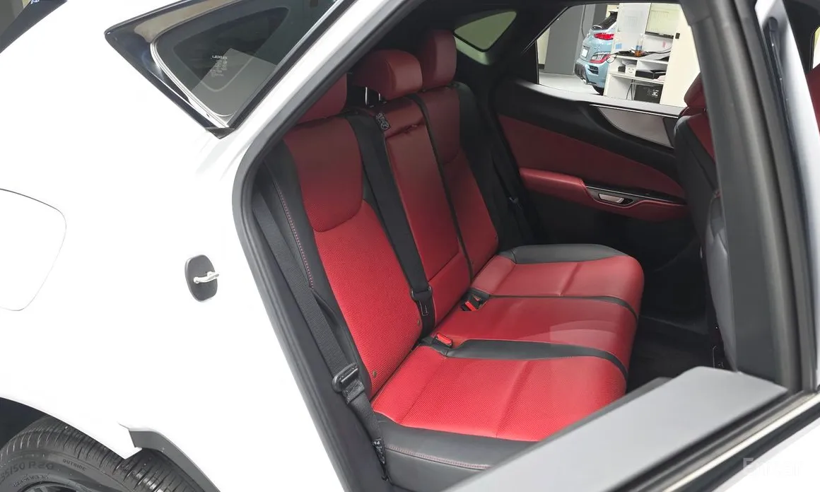 Фото 11 - Lexus NX