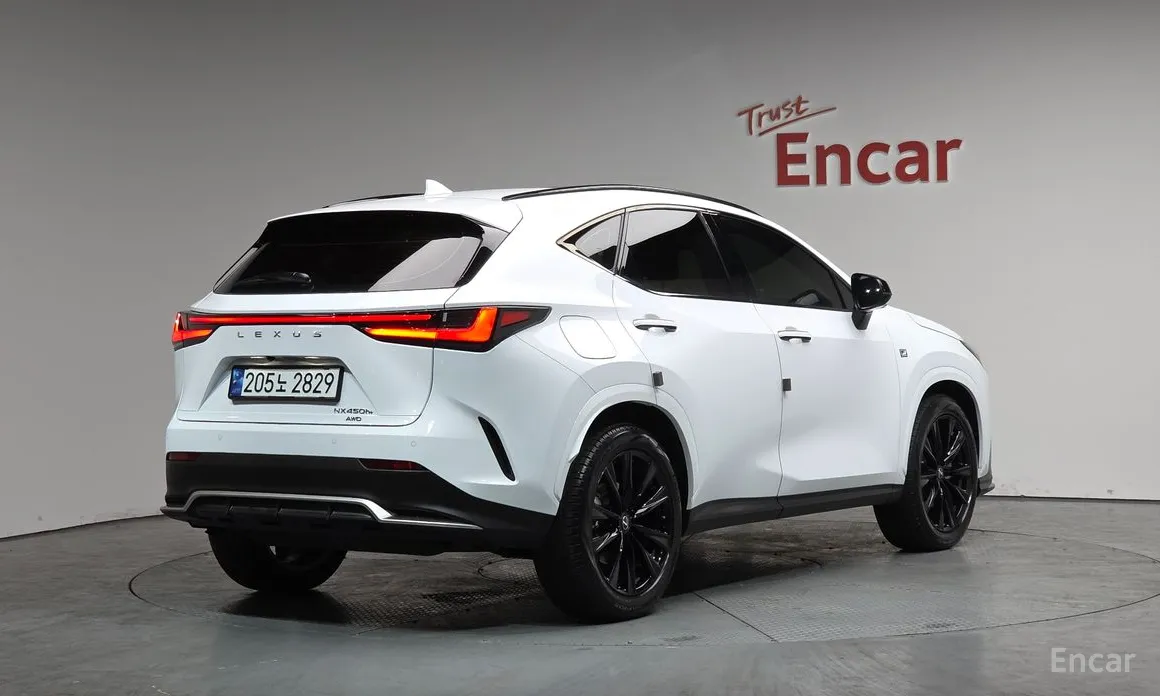 Фото 2 - Lexus NX