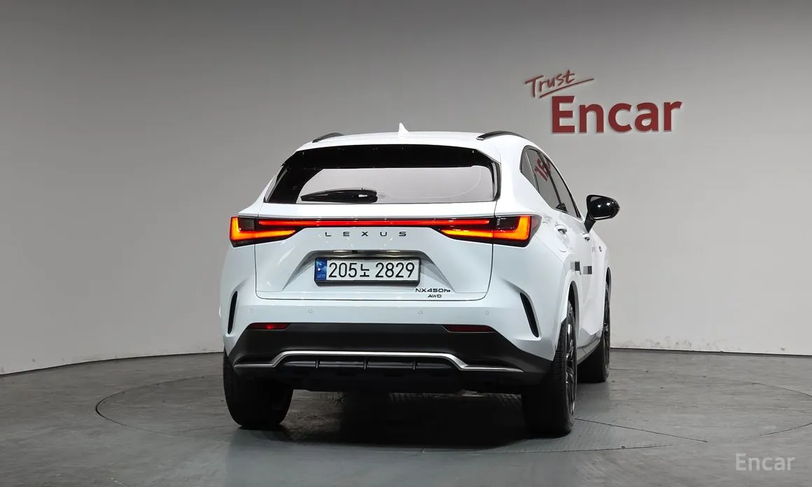 Фото 4 - Lexus NX