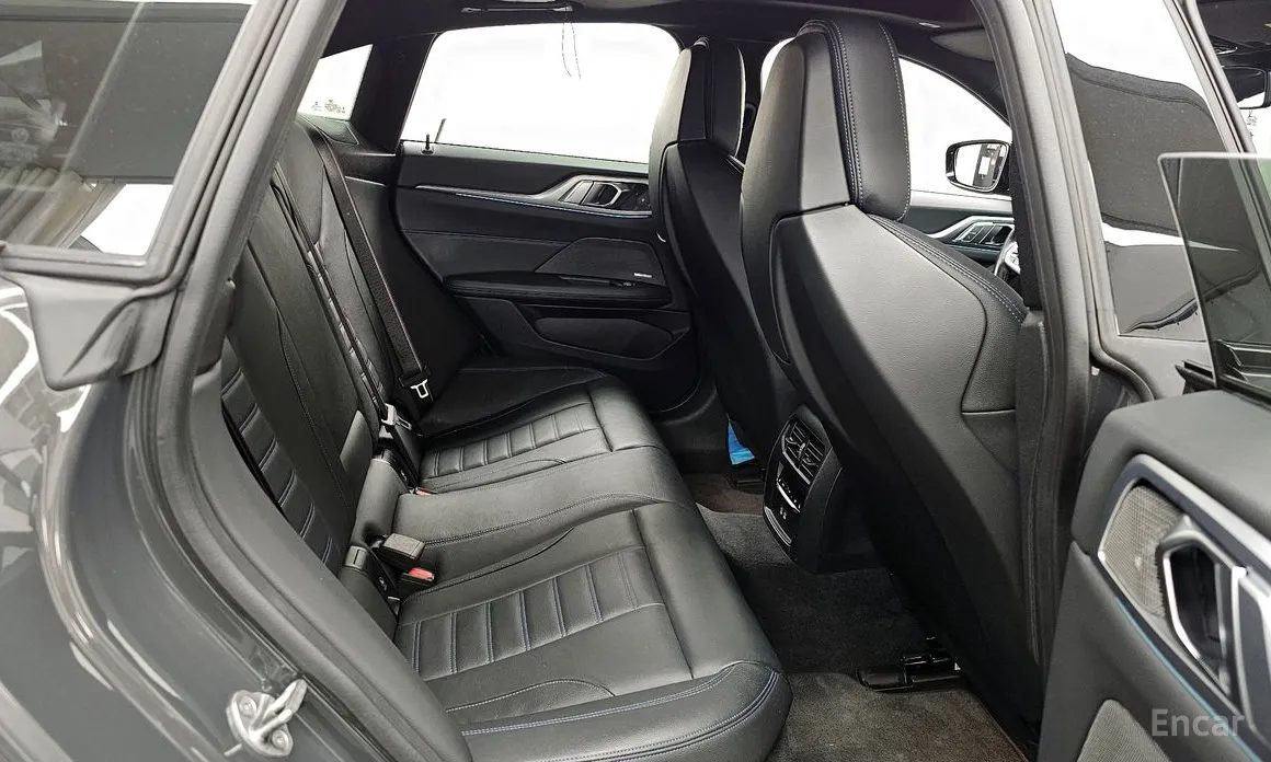 Фото 12 - BMW i4