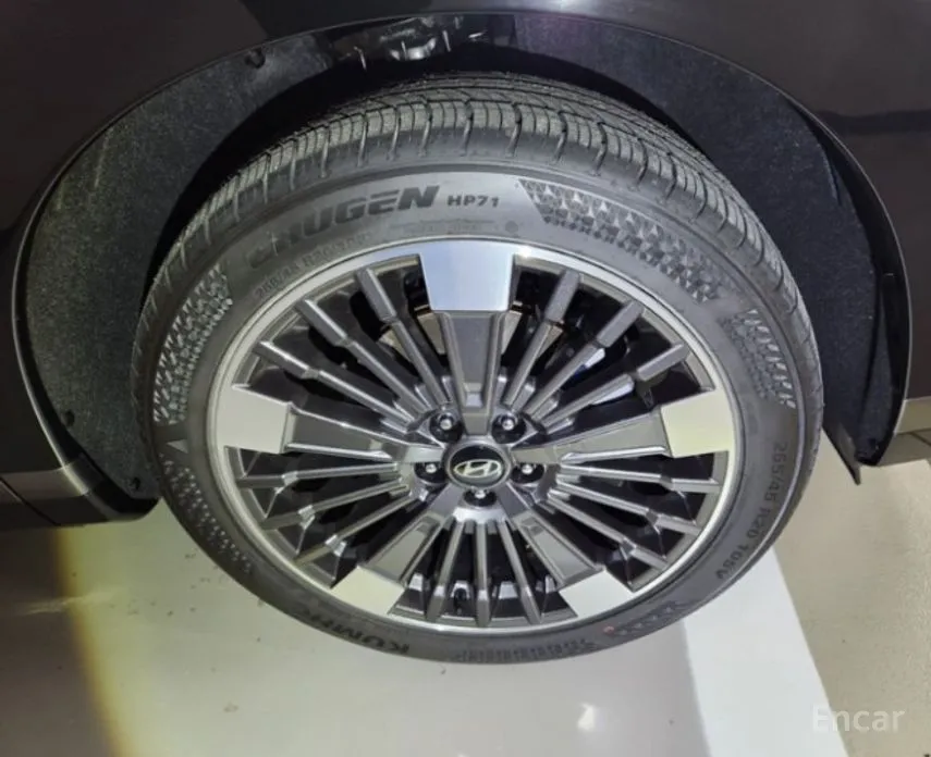 Фото 10 - Hyundai Santa Fe