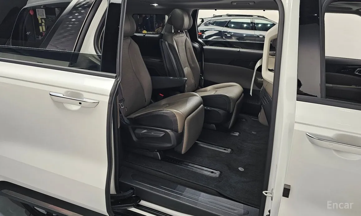 Фото 12 - Kia Carnival