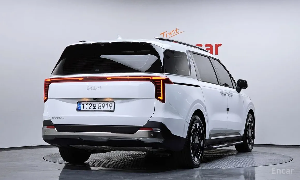 Фото 2 - Kia Carnival