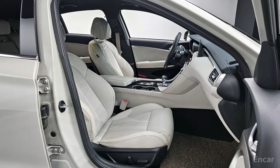 Фото 10 - Genesis G70