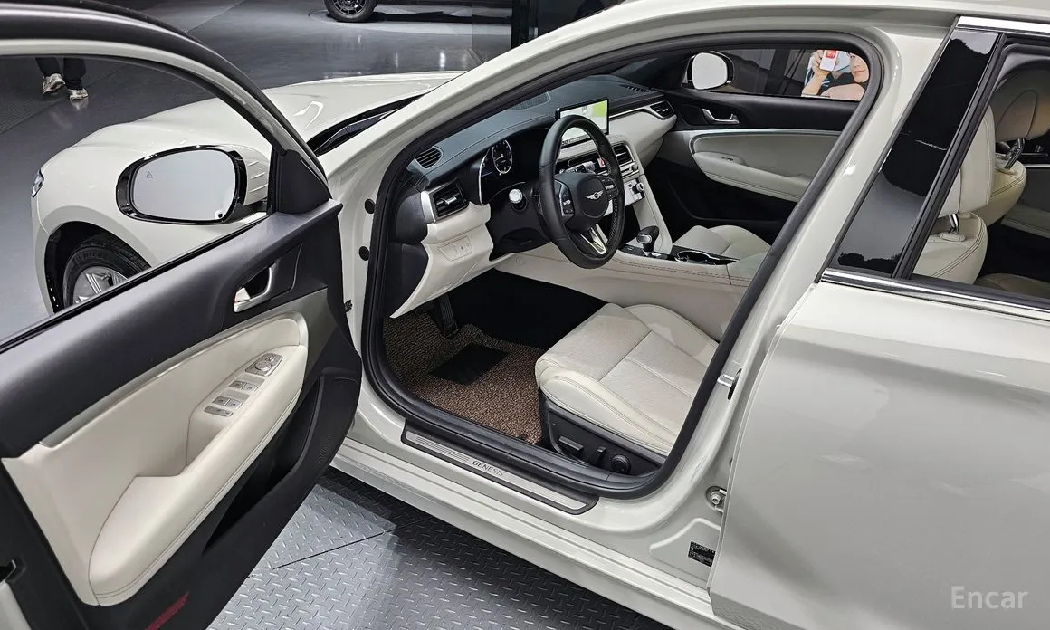 Фото 11 - Genesis G70