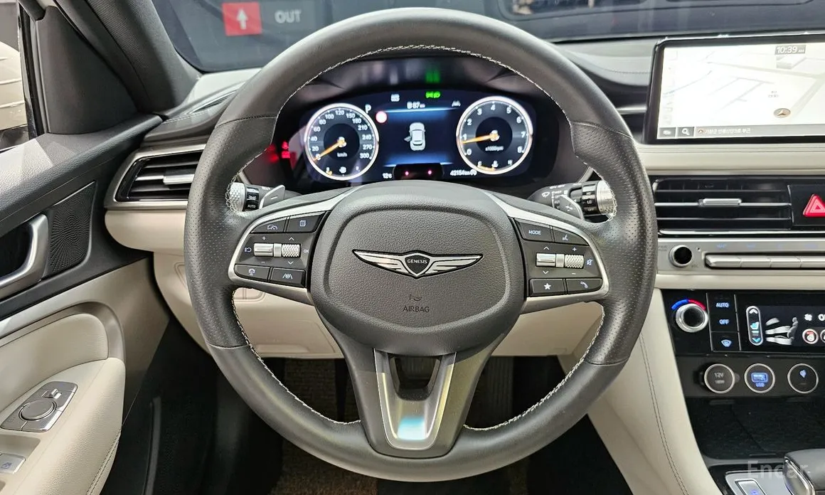 Фото 13 - Genesis G70