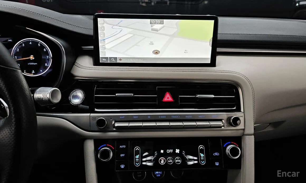 Фото 18 - Genesis G70