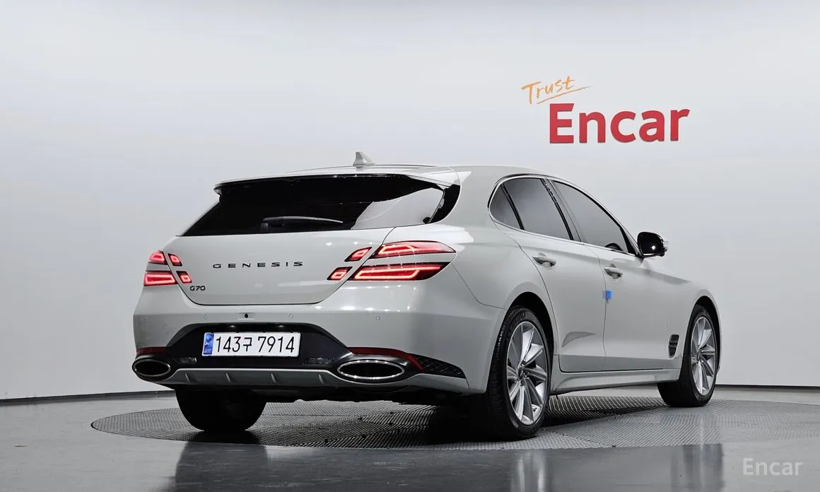 Фото 2 - Genesis G70