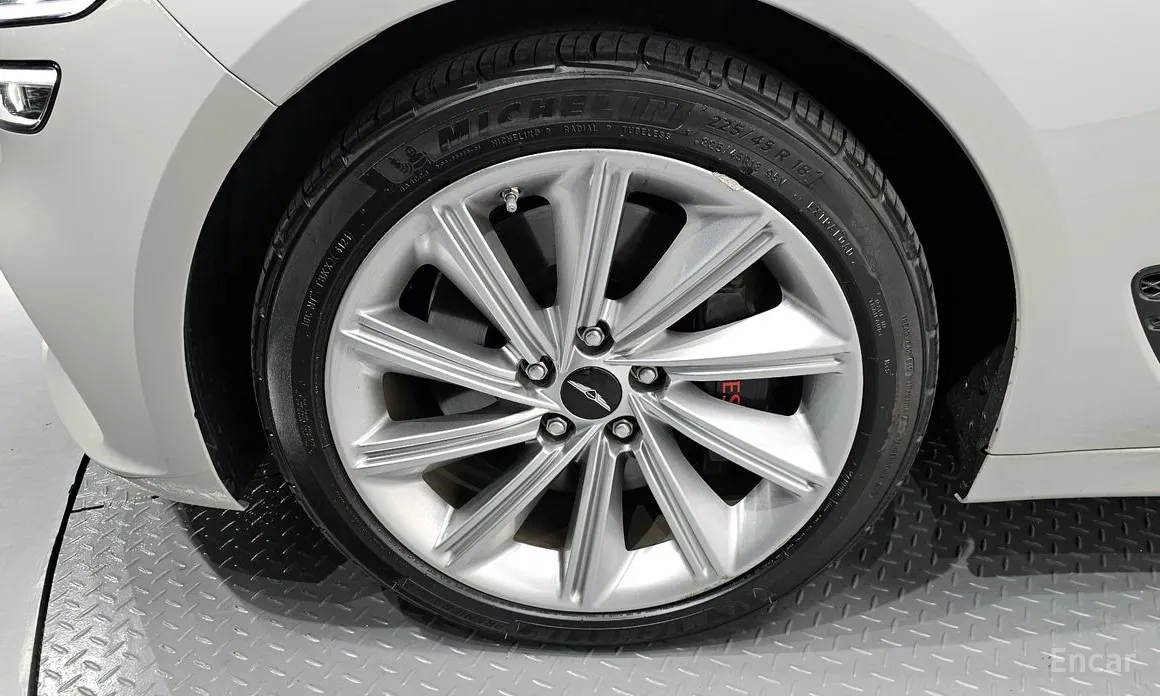 Фото 5 - Genesis G70