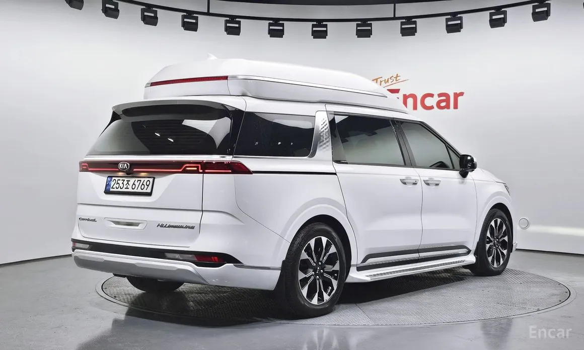 Фото 2 - Kia Carnival