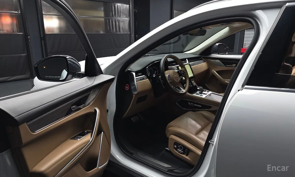 Фото 10 - Jaguar F-Pace