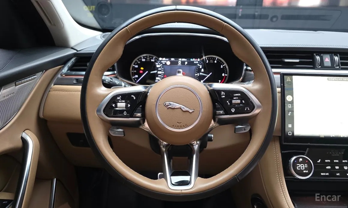 Фото 13 - Jaguar F-Pace