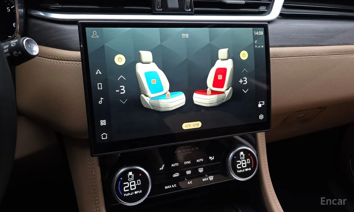 Фото 16 - Jaguar F-Pace