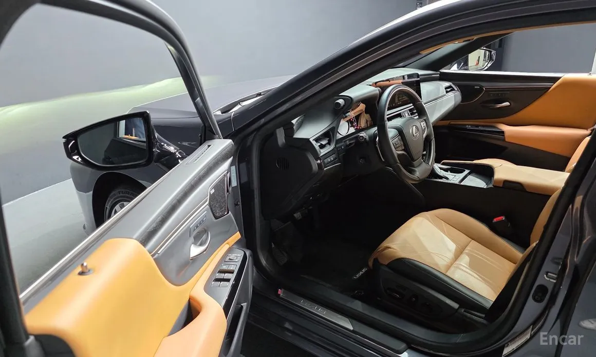 Фото 11 - Lexus ES