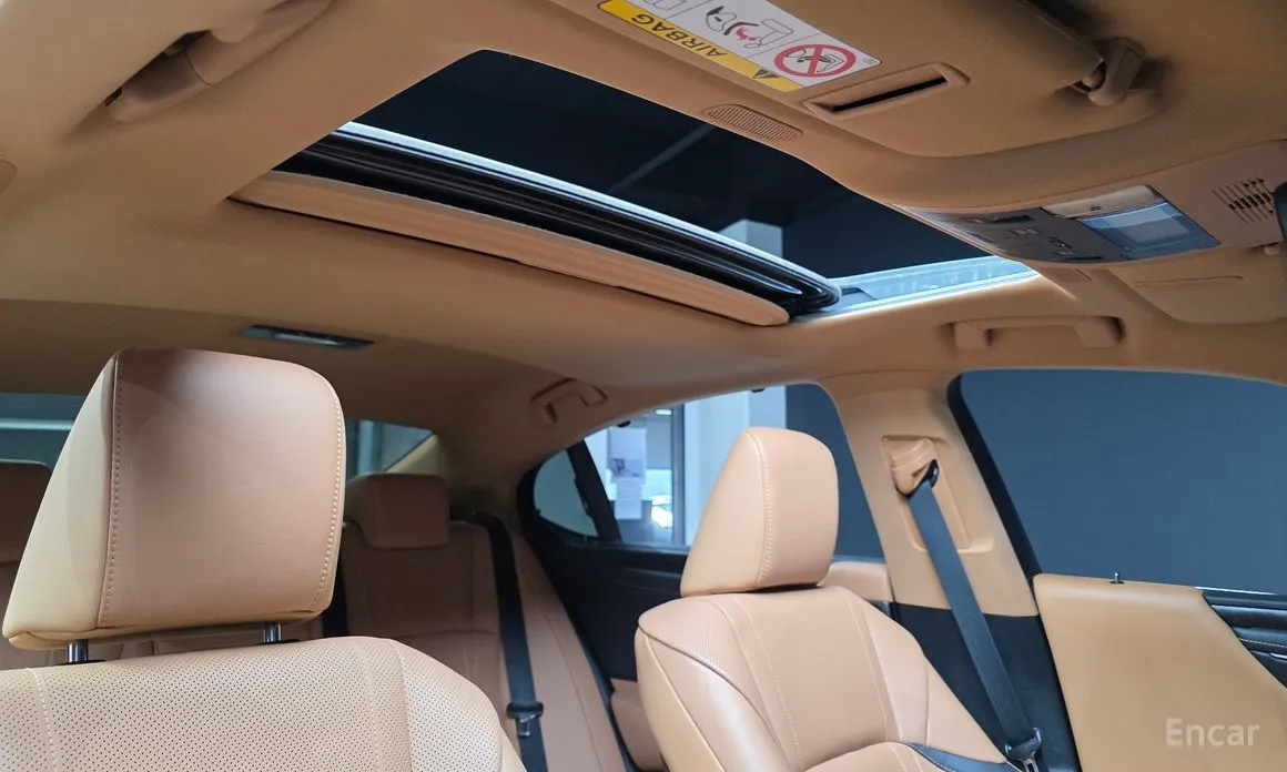 Фото 18 - Lexus ES