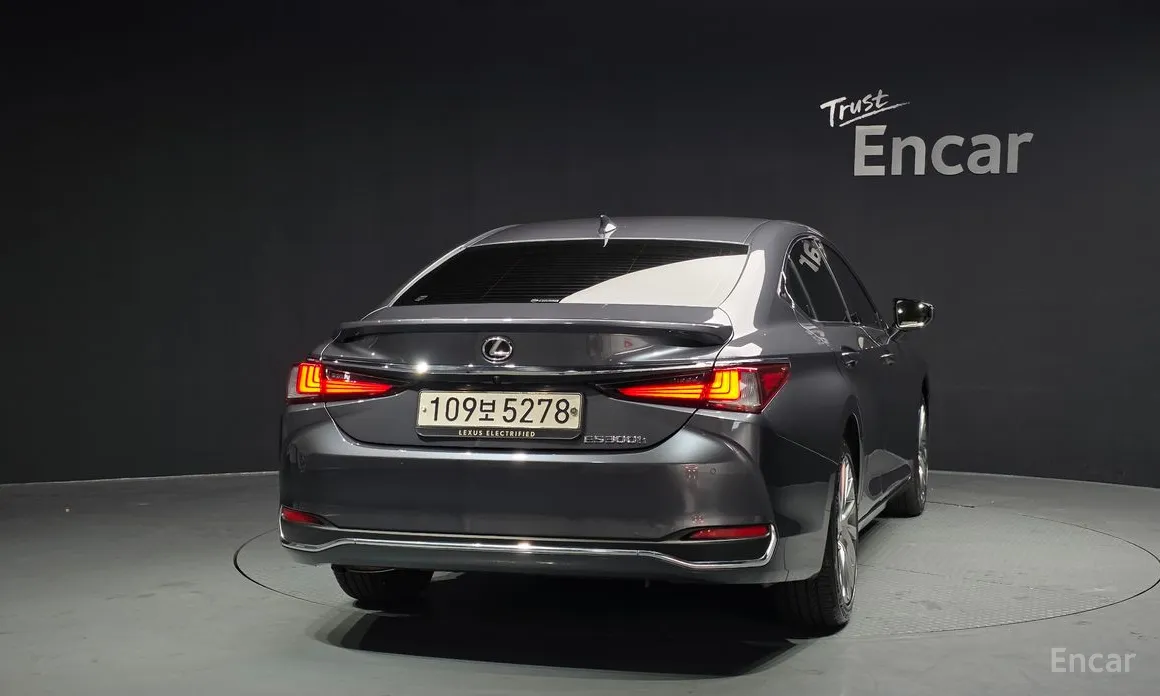 Фото 4 - Lexus ES