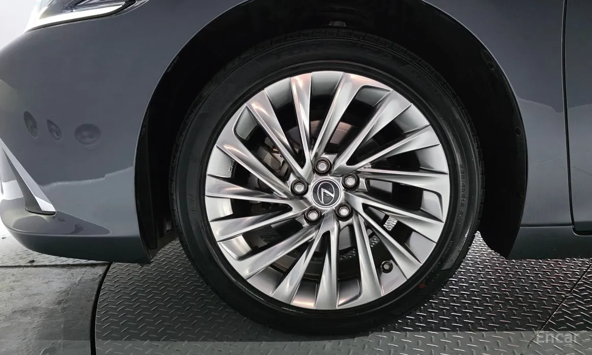 Фото 5 - Lexus ES