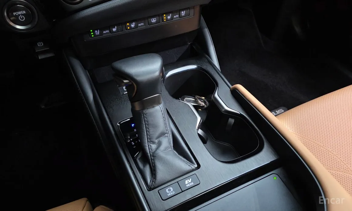 Фото 9 - Lexus ES