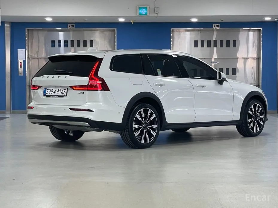 Фото 2 - Volvo V60