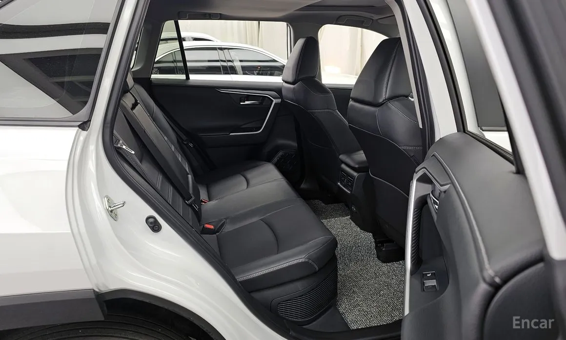 Фото 12 - Toyota RAV4