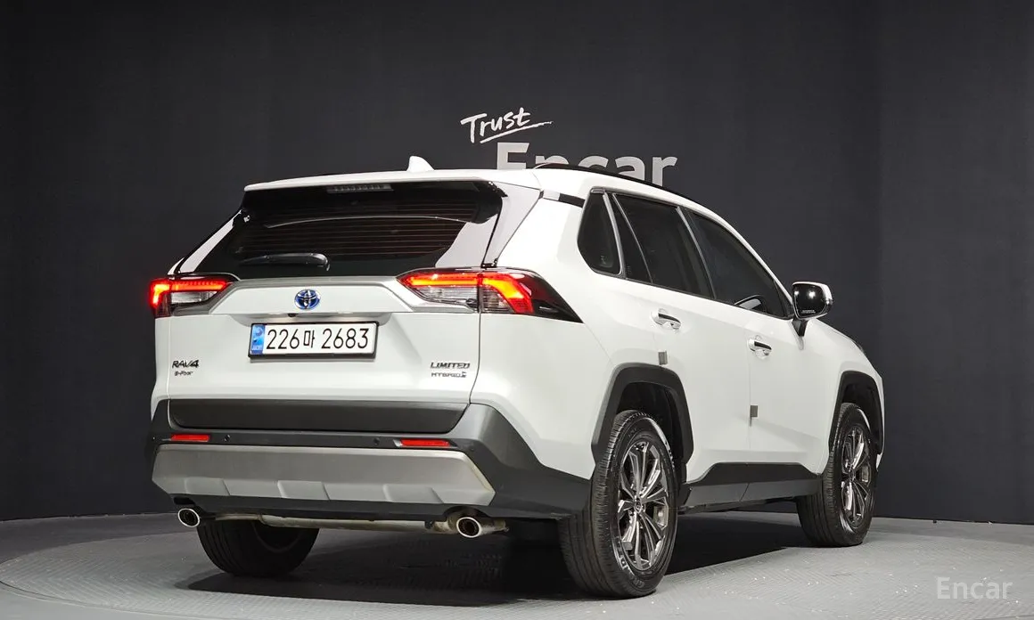 Фото 2 - Toyota RAV4