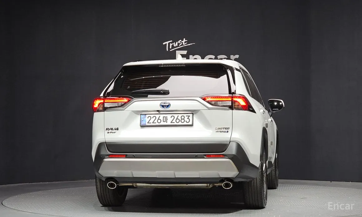 Фото 4 - Toyota RAV4