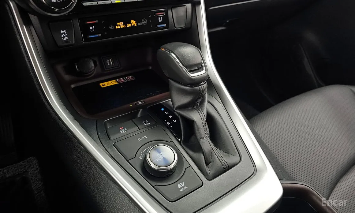 Фото 9 - Toyota RAV4