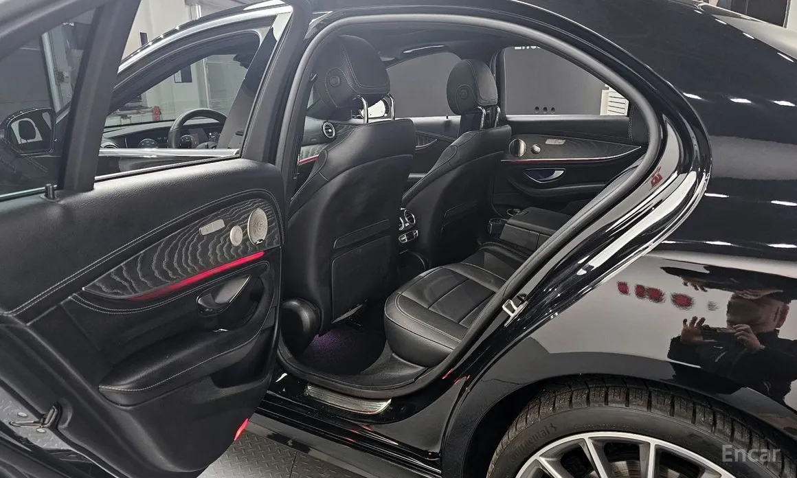 Фото 11 - Mercedes-Benz E-Class