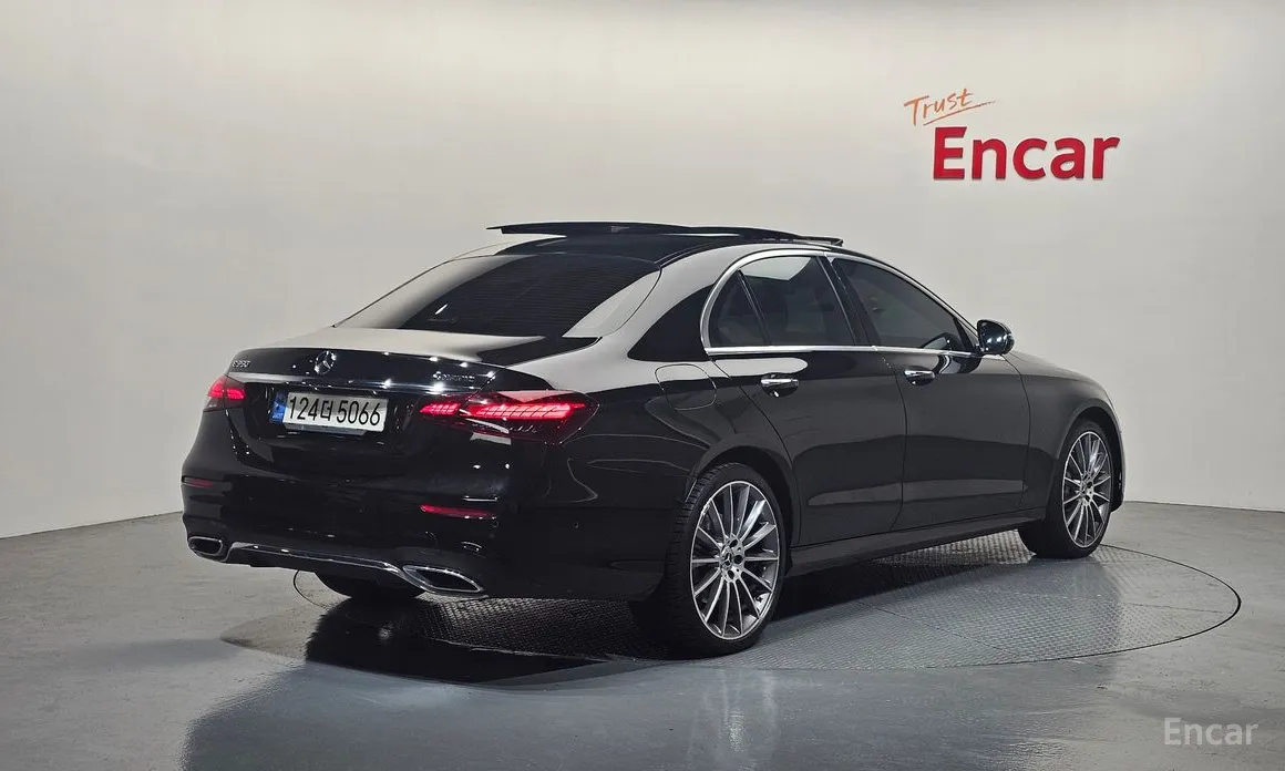 Фото 2 - Mercedes-Benz E-Class